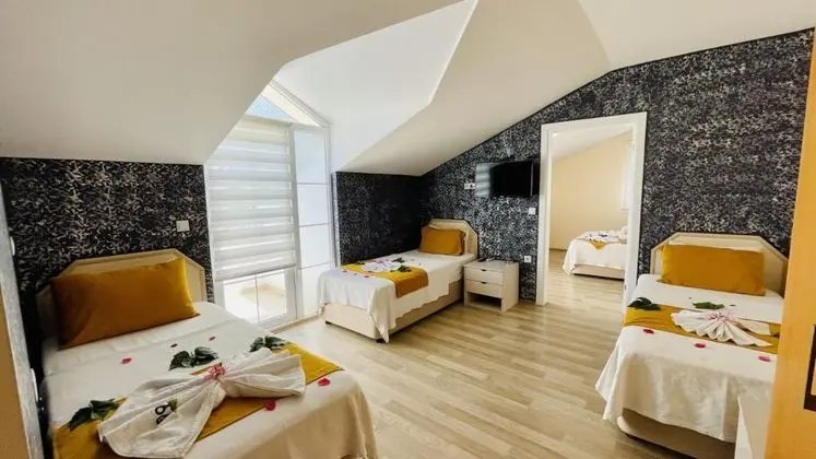 Aile Odası, Bahçe Manzaralı