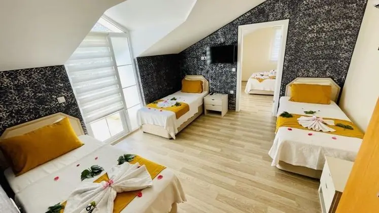 Aile Odası, Bahçe Manzaralı