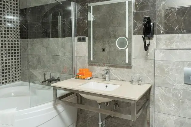 https://images.etstur.com/files/images/hotelImages/TR/51119/l/Doga-Thermal-Hotel-Oda-324336.jpg