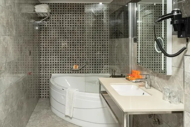 https://images.etstur.com/files/images/hotelImages/TR/51119/l/Doga-Thermal-Hotel-Oda-324337.jpg
