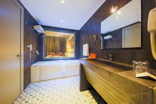 https://imagessl.etstur.com/files/images/hotelImages/TR/51119/l/Doga-Thermal-Hotel-Oda-146984.jpg