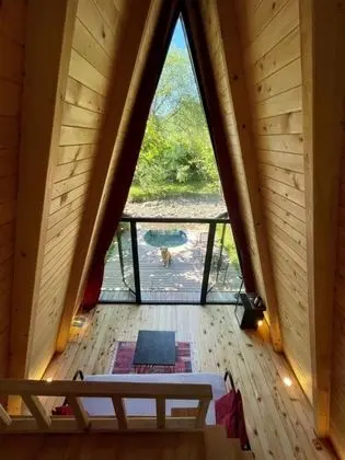 Bungalow, Dere ve Orman Manzaralı, Havuzlu