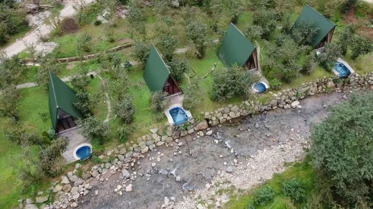 Bungalow, Dere ve Orman Manzaralı, Havuzlu
