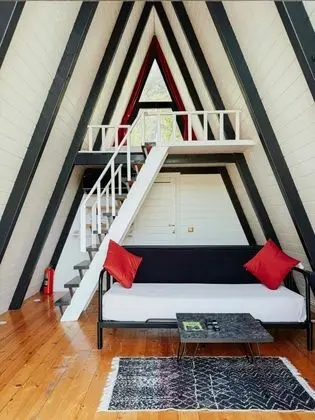 Bungalow, Dere ve Orman Manzaralı, Havuzlu