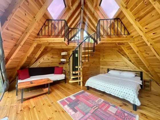 Bungalow, Dere ve Orman Manzaralı, Özel Bahçeli