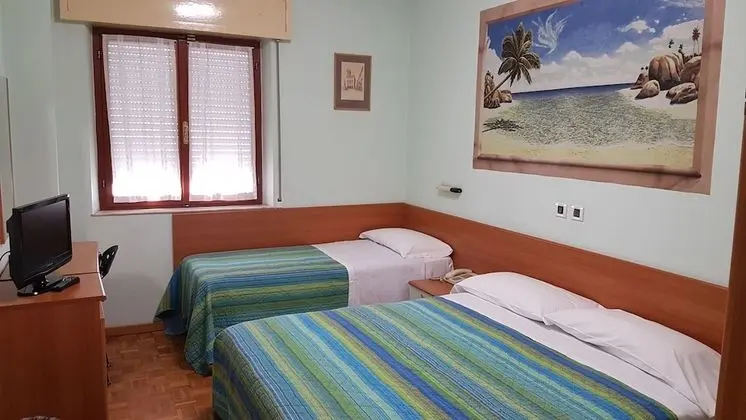 Üç Kişilik Oda