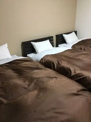 Üç Kişilik Oda, Sigara İçilmez
