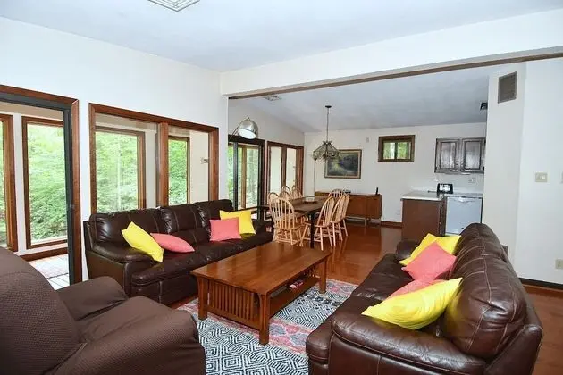 Ev, Birden Çok Yatak (Dogwood Knoll)