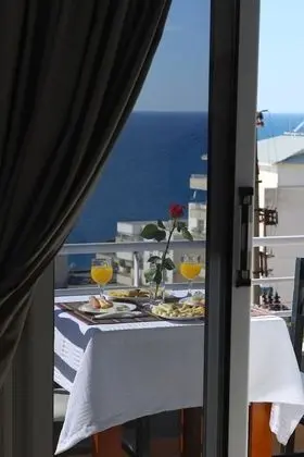 Üç Kişilik Oda, Balkon