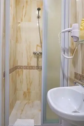 Standard Dört Kişilik Oda, Birden Çok Yatak, Özel Banyo