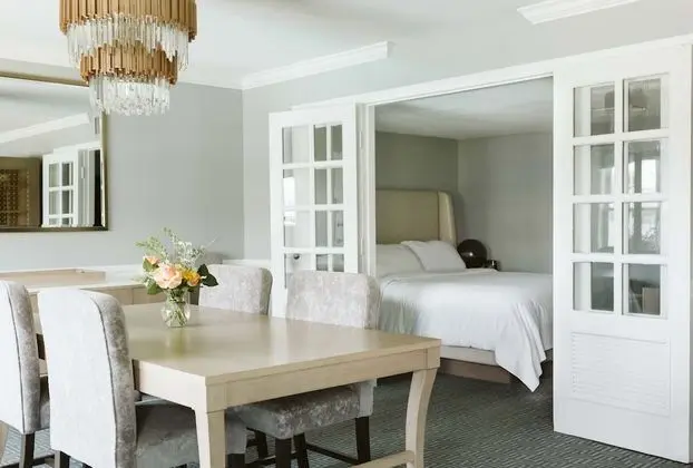 Süit, Sigara İçilmez (Parlor Suite)