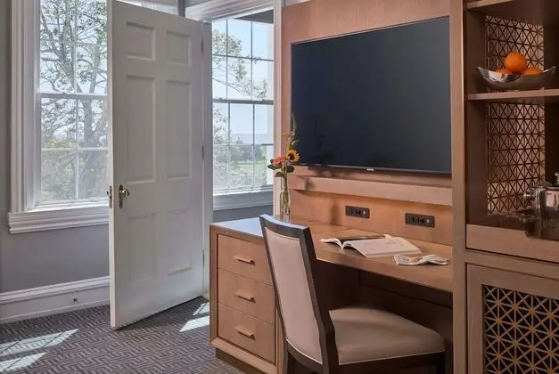 Süit, Sigara İçilmez (Parlor Suite)