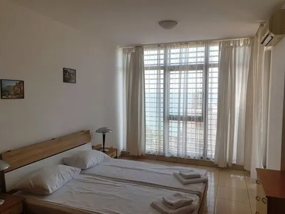 Panoramic Apart Daire, 2 Yatak Odası, Küçük Mutfak, Deniz Manzaralı