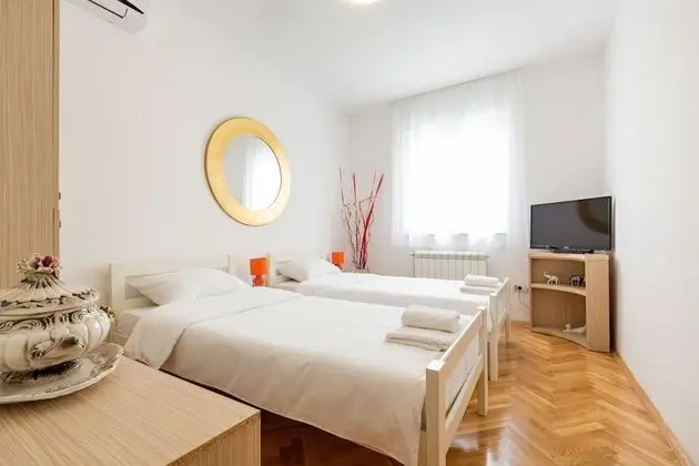 Basic Apart Daire, 4 Yatak Odası, Bağlantılı Odalar, Bahçe Manzaralı