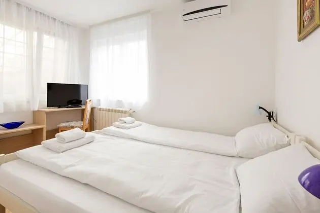 Basic Apart Daire, 4 Yatak Odası, Bağlantılı Odalar, Bahçe Manzaralı