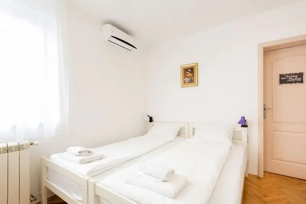 Basic Apart Daire, 4 Yatak Odası, Bağlantılı Odalar, Bahçe Manzaralı