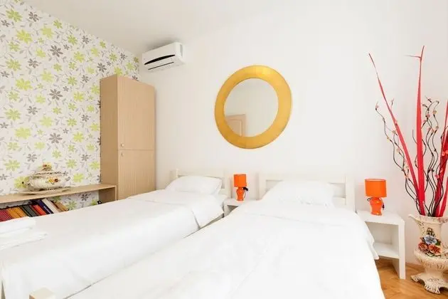 Basic Apart Daire, 4 Yatak Odası, Bağlantılı Odalar, Bahçe Manzaralı