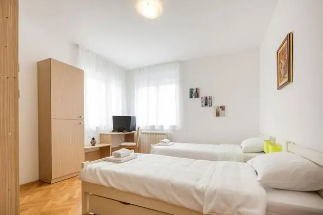 Basic Apart Daire, 4 Yatak Odası, Bağlantılı Odalar, Bahçe Manzaralı