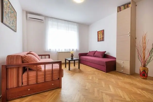 Basic Apart Daire, 4 Yatak Odası, Bağlantılı Odalar, Bahçe Manzaralı