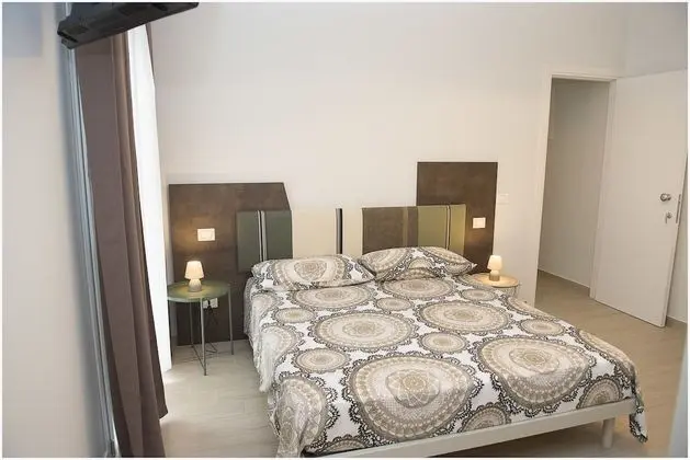 Tek Büyük veya İki Ayrı Yataklı Oda, Bahçe Manzaralı