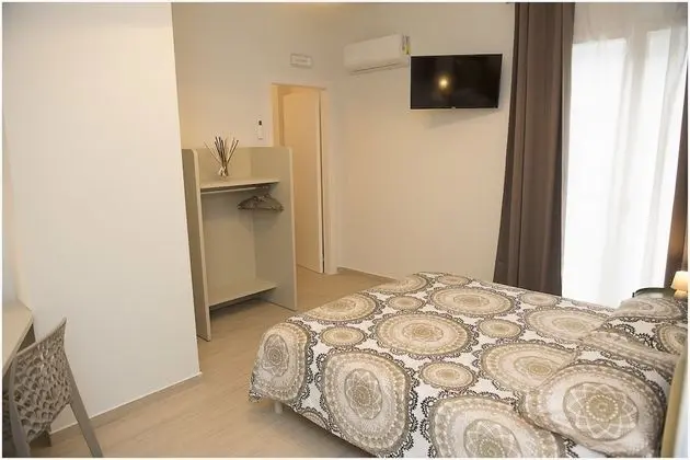 Tek Büyük veya İki Ayrı Yataklı Oda, Bahçe Manzaralı