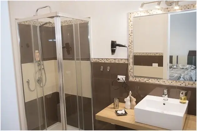 Tek Büyük veya İki Ayrı Yataklı Oda, Bahçe Manzaralı