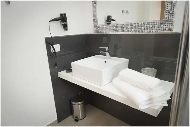 Üç Kişilik Oda, Teras