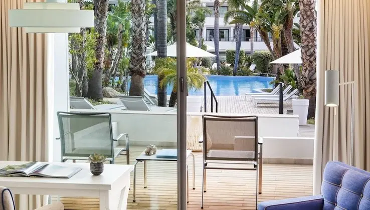 Deluxe Oda, Havuz Kullanımı (Oasis 4 pax)
