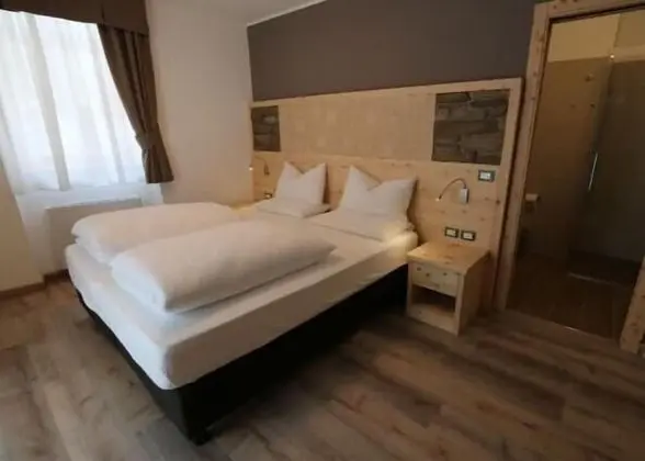 Luxury Tek Büyük Yataklı Oda