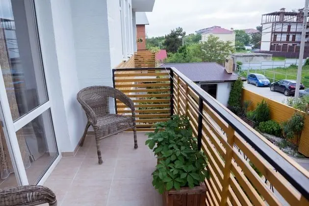 Süit, Balkon
