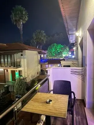 Deluxe Oda Üst Kat, Bahçe Manzaralı, Balkonlu