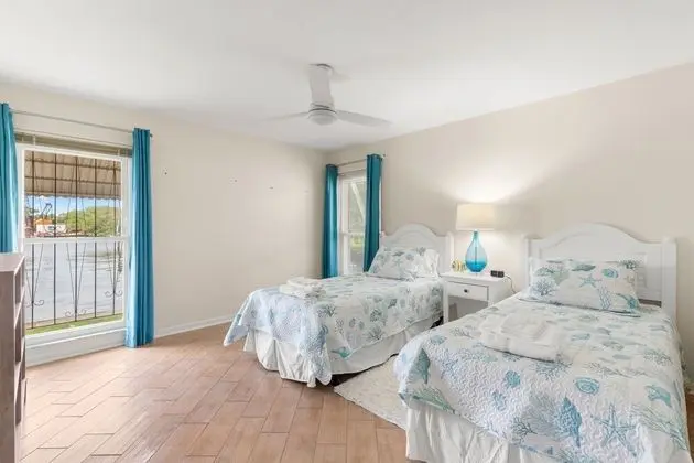 Ev, Birden Çok Yatak, Havuz Kullanımı, Havuz Manzaralı (Dolphin Bayou)