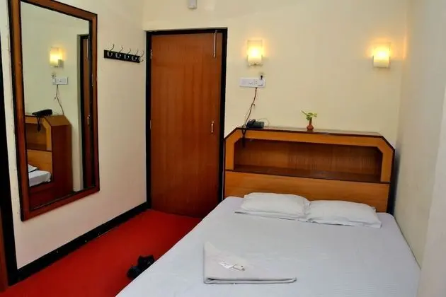 Deluxe Tek Büyük Yataklı Oda (With AC)