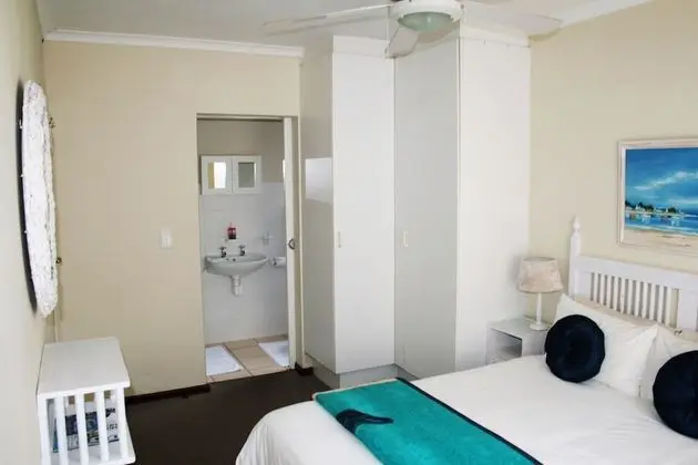 Double Room (en-suite with shower)