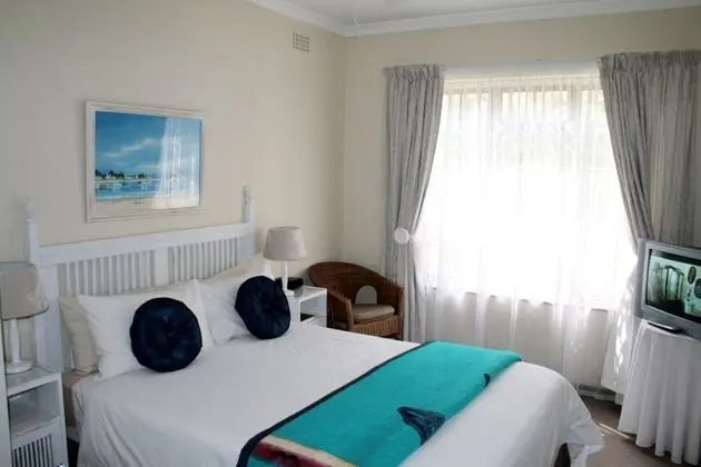 Double Room (en-suite with shower)