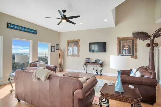 Ev, Birden Çok Yatak, Veranda, Plaj Manzaralı (Dolphin Paradise)