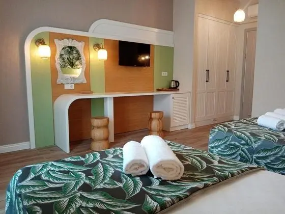 Deluxe Çift Kişilik Oda, Şehir veya Dağ Manzaralı, Fransız Balkonlu