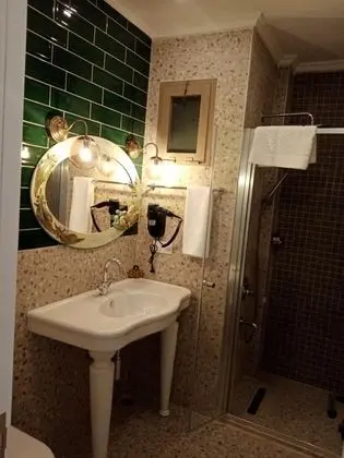 Deluxe Çift Kişilik Oda, Şehir veya Dağ Manzaralı, Fransız Balkonlu