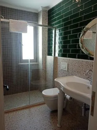 Deluxe Çift Kişilik Oda, Şehir veya Dağ Manzaralı, Fransız Balkonlu