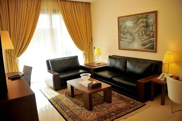 One-Bedroom Suite (king)with City View