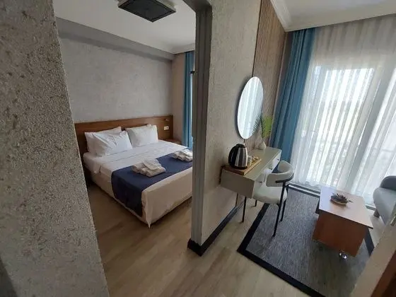 Fransız Balkonlu Comfort Oda Oturma Alanlı