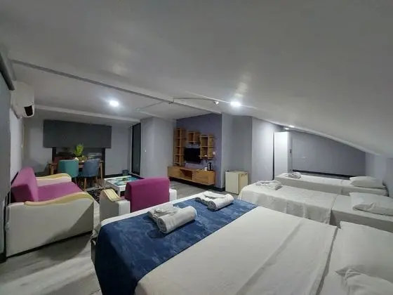 Geniş Çatı Katı Standard Family Oda Balkonlu Ve Havuz Manzaralı
