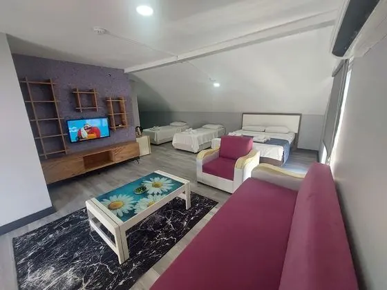 Geniş Çatı Katı Standard Family Oda Balkonlu Ve Havuz Manzaralı
