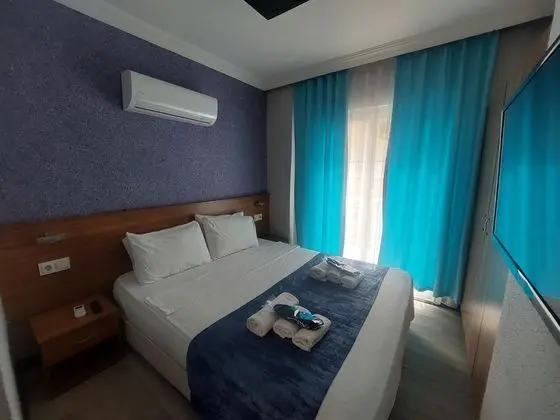 Havuz Manzaralı 3 Kişilik Comfort Oda