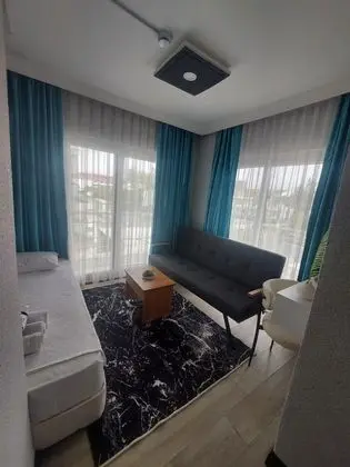 Havuz Manzaralı 3 Kişilik Comfort Oda
