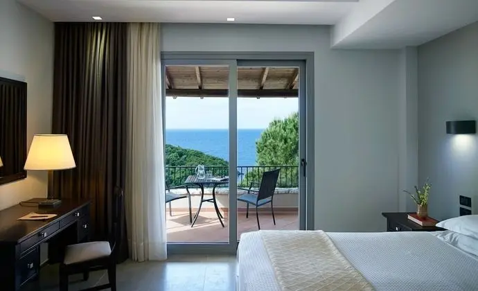 Tek Büyük veya İki Ayrı Yataklı Oda, Deniz Manzaralı