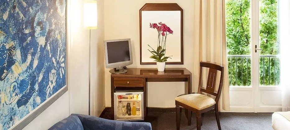 Comfort Tek Büyük veya İki Ayrı Yataklı Oda