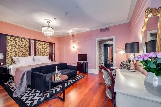 Superior Tek Büyük Yataklı Oda, Avlu Manzaralı