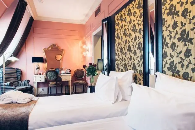 Superior Tek Büyük Yataklı Oda, Avlu Manzaralı