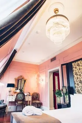 Superior Tek Büyük Yataklı Oda, Avlu Manzaralı